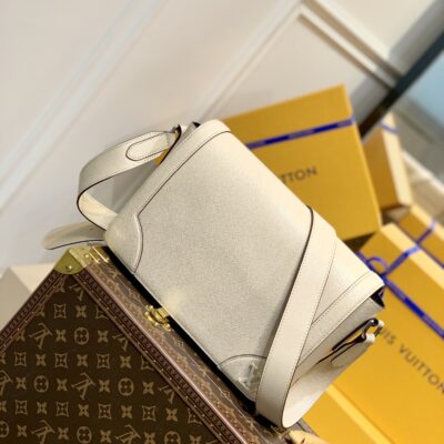 LV New Flap-M30807-28.3 x 18.3 x 4.3CM